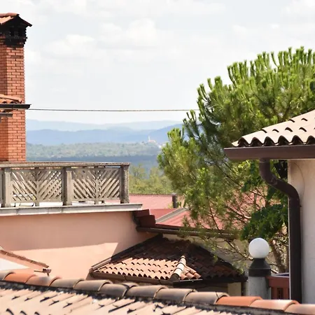 아파트 Family & In Village Center Komen