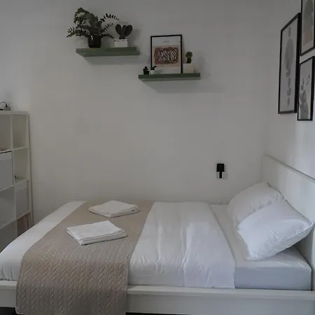 Family & In Village Center Комен