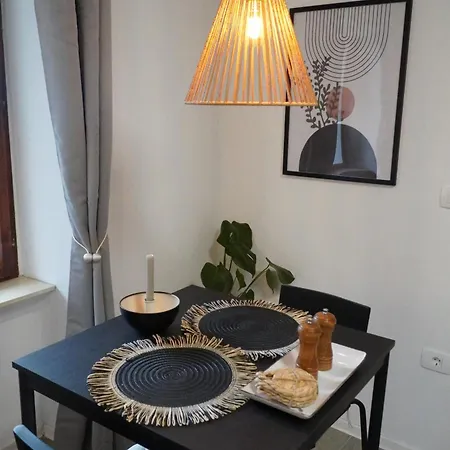 Family & In Village Center Apartamento