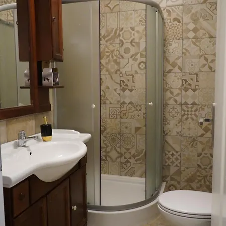 Family & In Village Center Apartman Komen