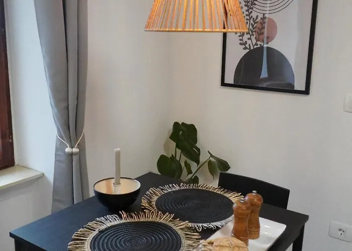 Family & In Village Center Appartement